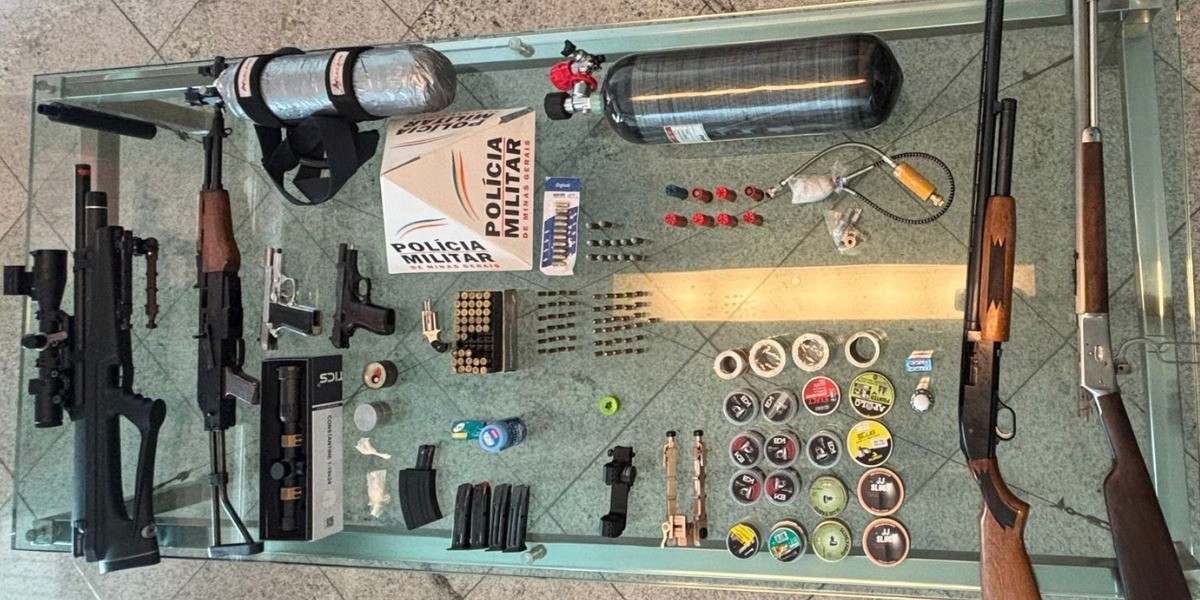 Polícia apreende arsenal com seis armas, munições e drogas em casa de Ipatinga