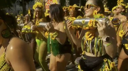 Segunda-feira de carnaval tem Beatles, Mamonas e funk no Rio; FOTOS