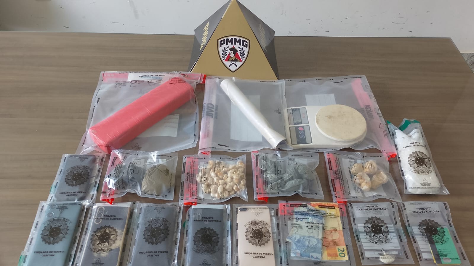 Denúncia sobre chegada de traficante termina com prisões e apreensão de drogas em Conselheiro Pena