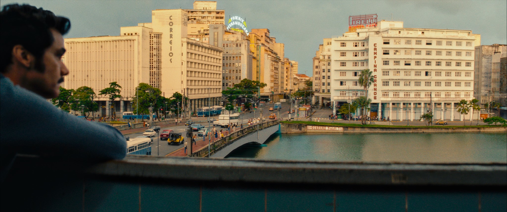'O Agente Secreto' transforma o Recife em cenário e vitrine e leva ao mundo paixão pelo cinema pernambucano