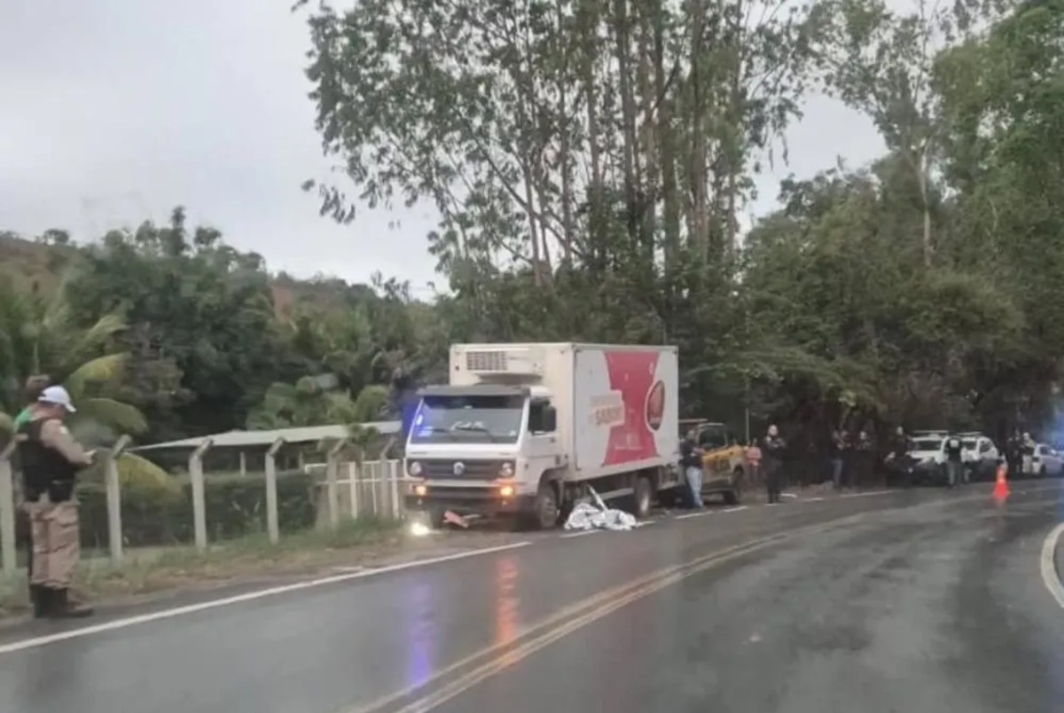 Guarda Municipal de Ubá morre em acidente entre moto e caminhão na MG-124