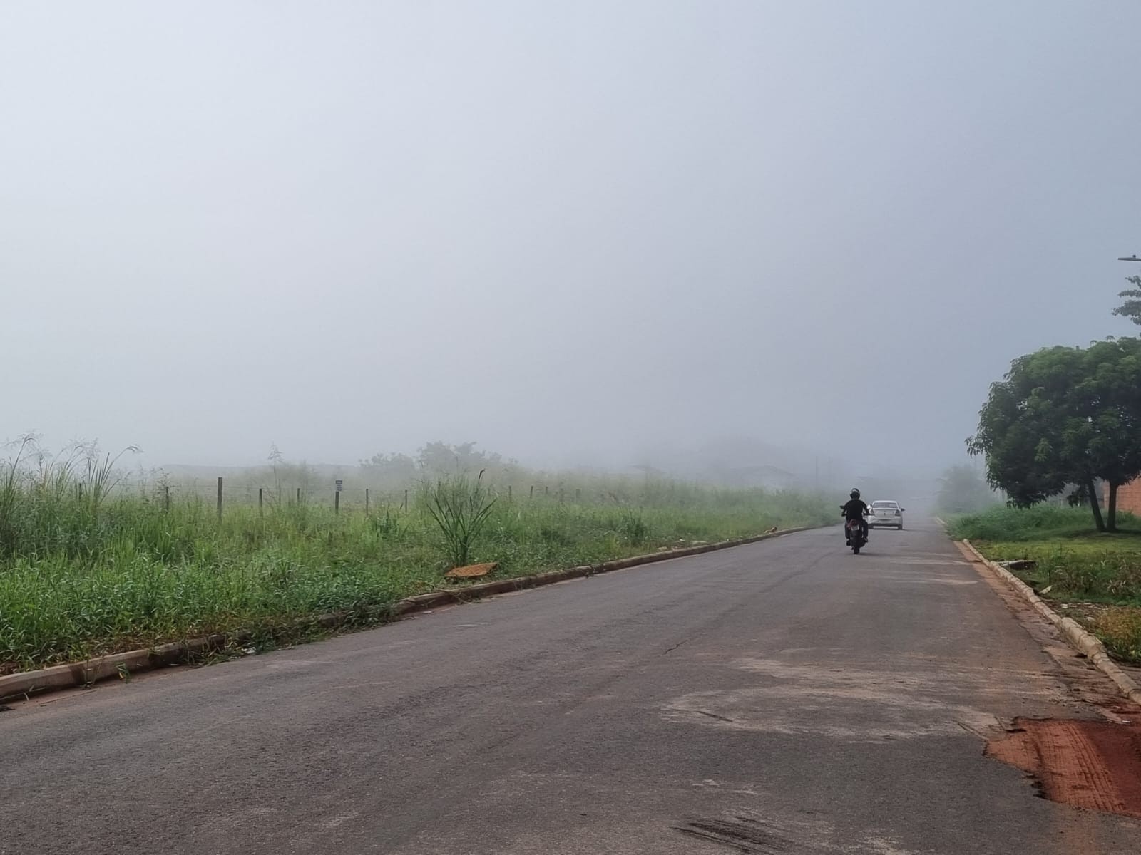 Neblina densa encobre Rio Branco e dificulta visibilidade na manhã desta sexta-feira (2)