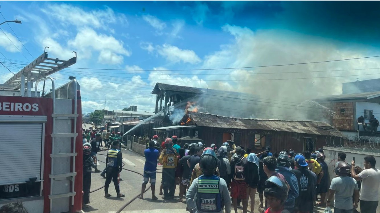 Incêndio atinge três casas em Tefé, no interior do AM