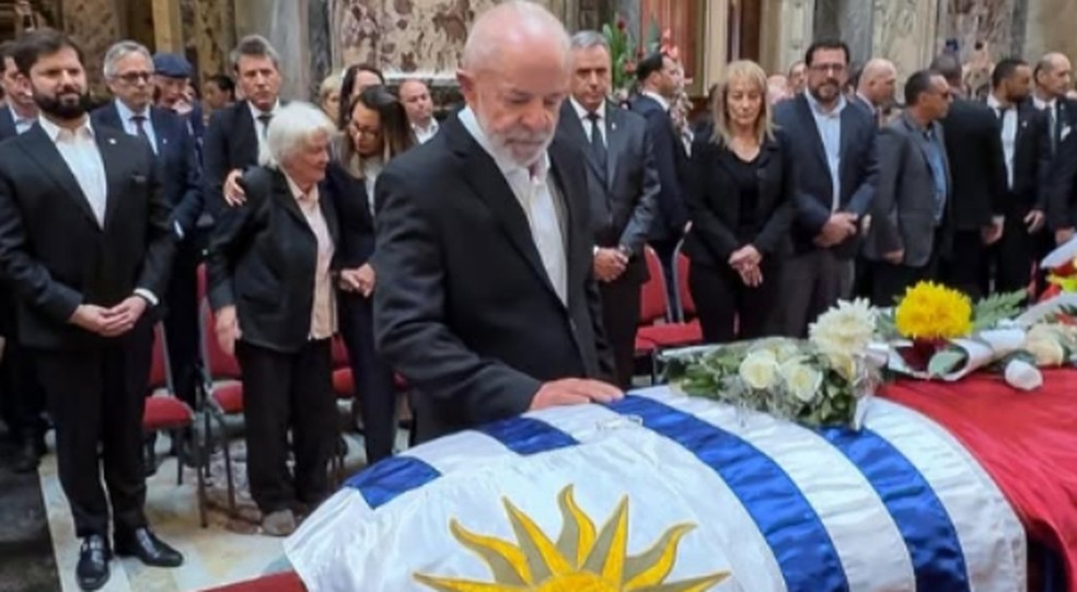 Presidente Lula se despede de José Pepe Mujica, no Uruguai — Foto: Ricardo stuckert/Presidência da República