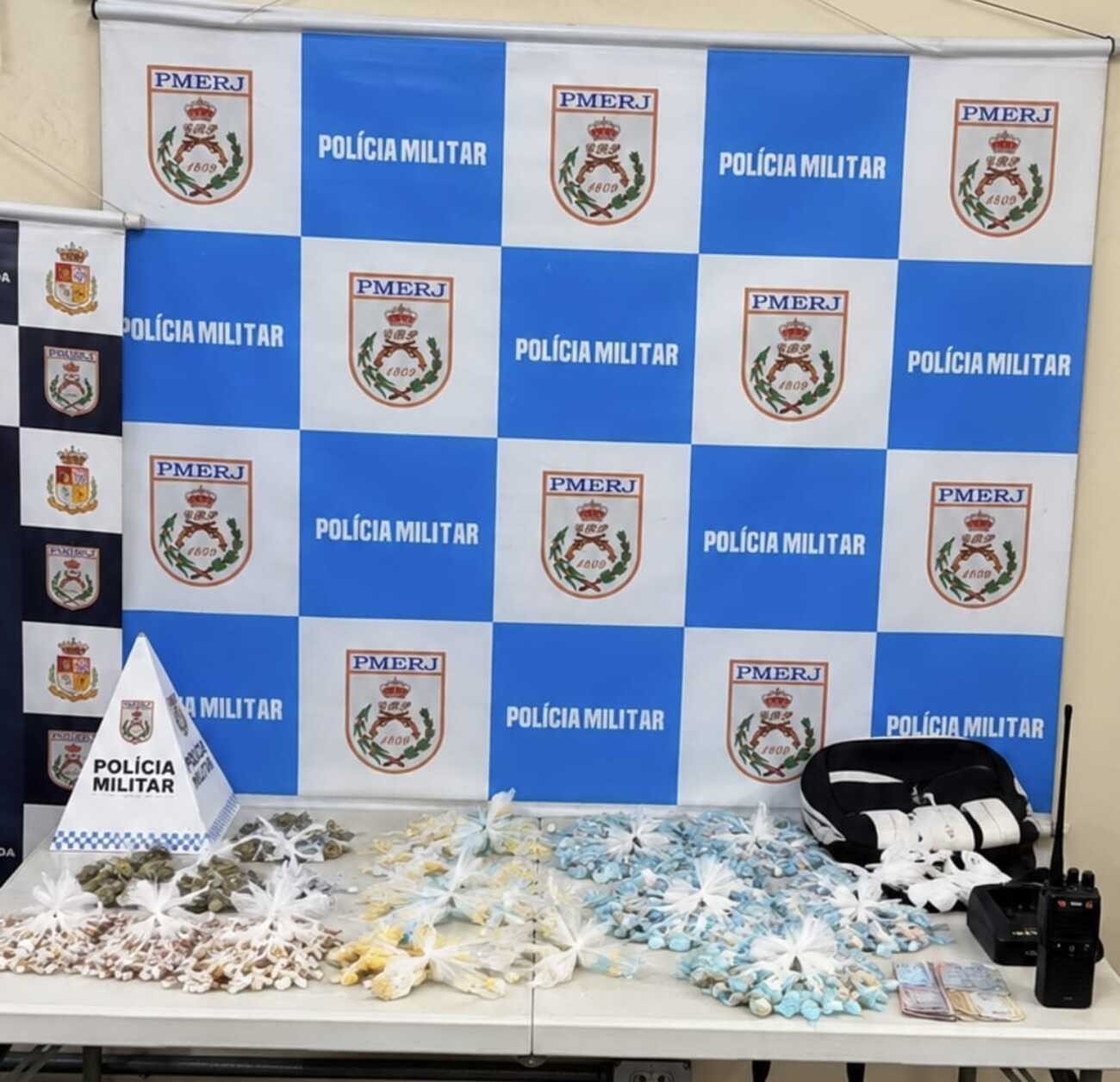 Três homens são presos por suspeita de tráfico de drogas em Volta Redonda