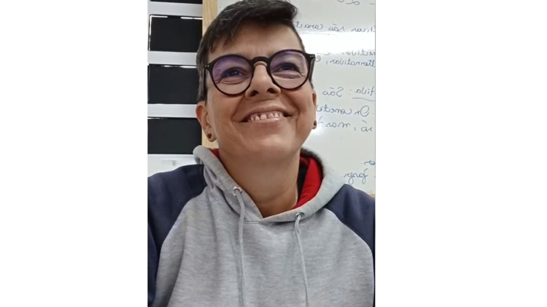 Alunos surpreendem professora com homenagem durante chamada em sala de aula na PB, e vídeo viraliza: 'A senhora faz a diferença na nossa vida'