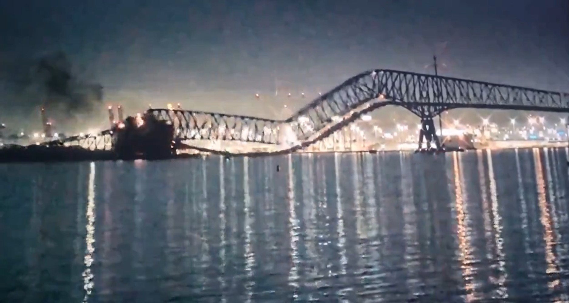 VÍDEO: Ponte desmorona após ser atingida por navio, nos Estados Unidos