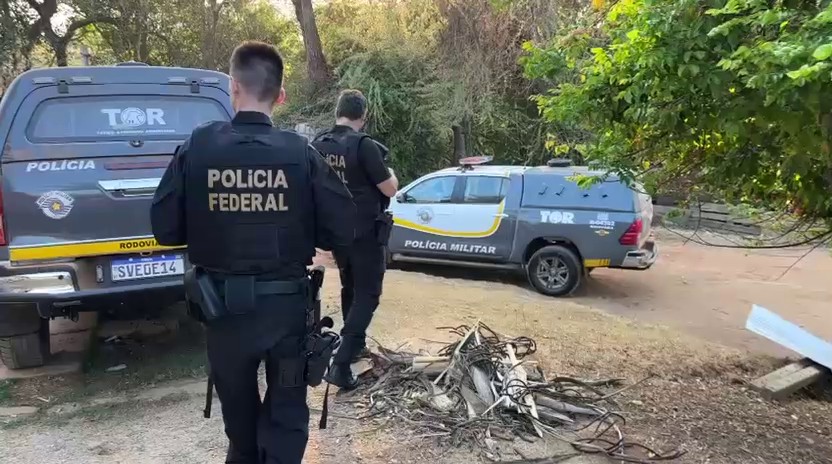 PF cumpre mandados em seis cidades e bloqueia R$ 18 milhões de quadrilha especializada em roubo de cargas em SP