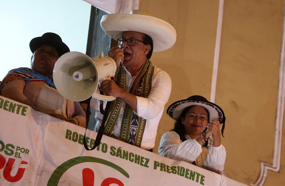 Roberto Sánchez reconhece a derrota na disputa presidencial contra Keiko Fujimori no Peru