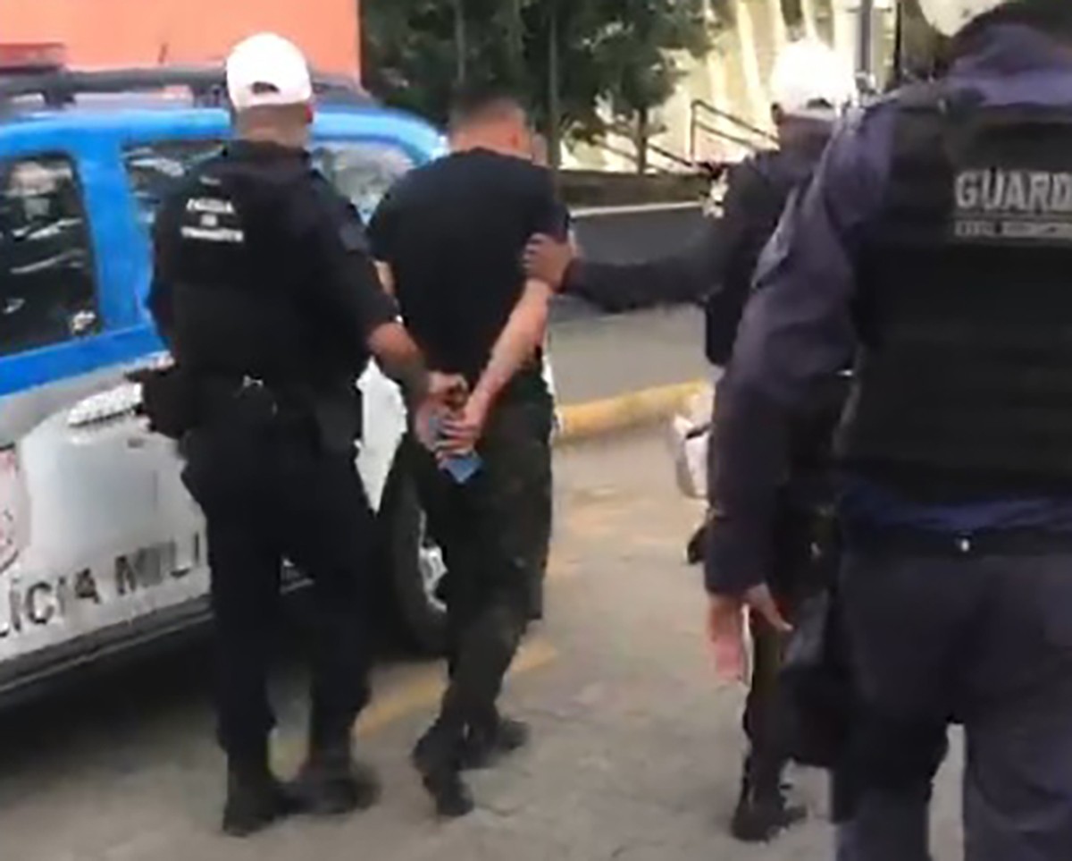Motociclista é preso por tenta subornar agente da Guarda Municipal em Resende 