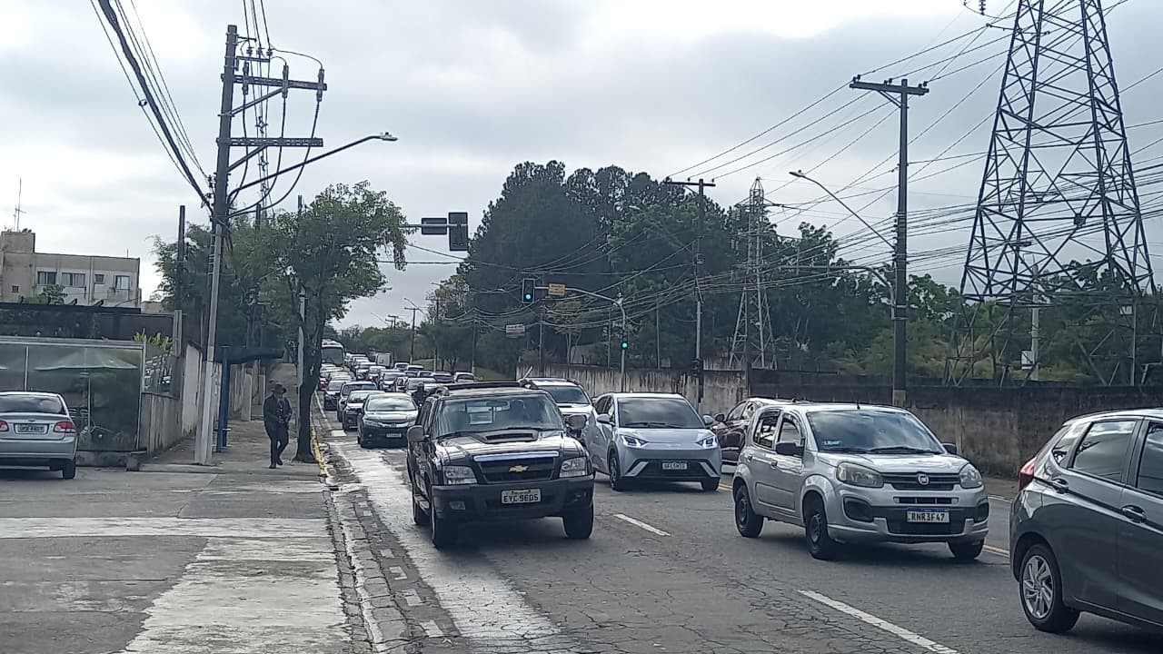 Novo viaduto em Mogi das Cruzes tem trânsito tranquilo, mas João XXIII congestiona