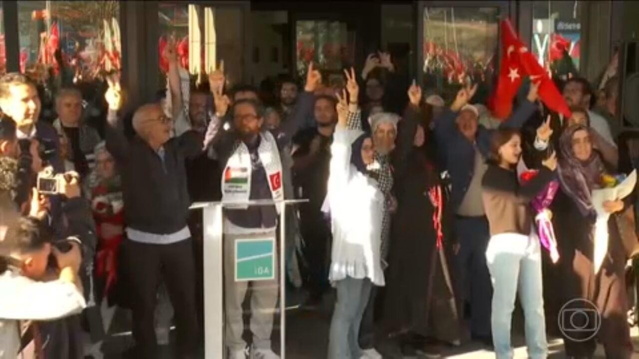 Itamaraty visita brasileiros detidos em Israel; ativistas estavam em flotilha interceptada rumo a Gaza