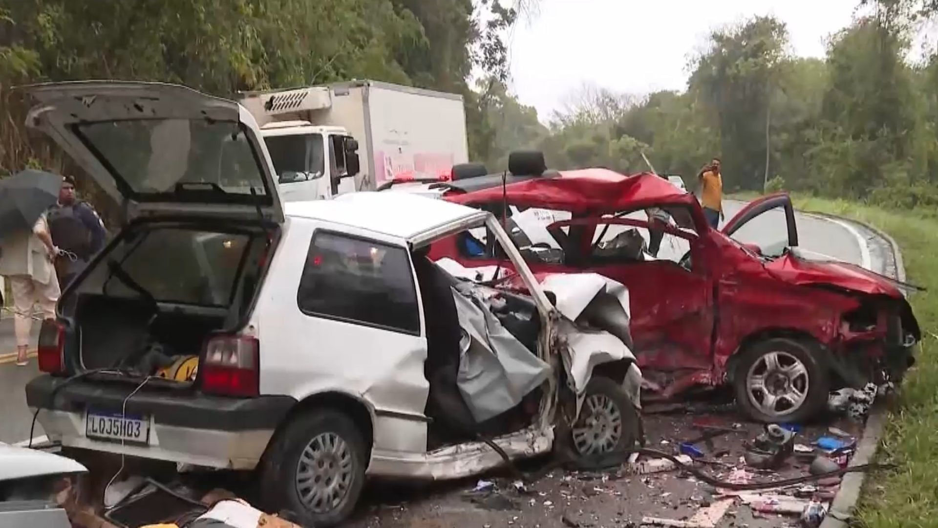Duas pessoas morrem e quatro ficam feridas em batida entre carros na ES-490, no Sul do ES