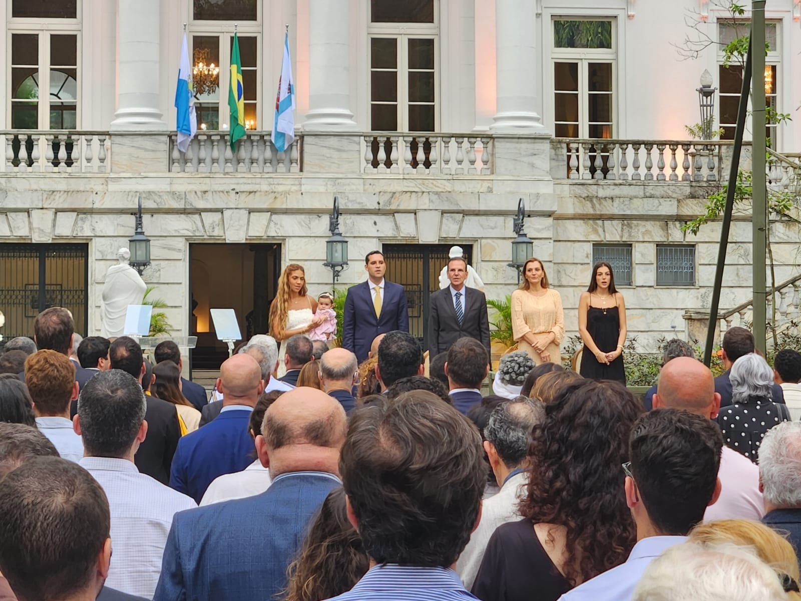 Paes renuncia, e Cavaliere, seu vice, assume a Prefeitura do Rio