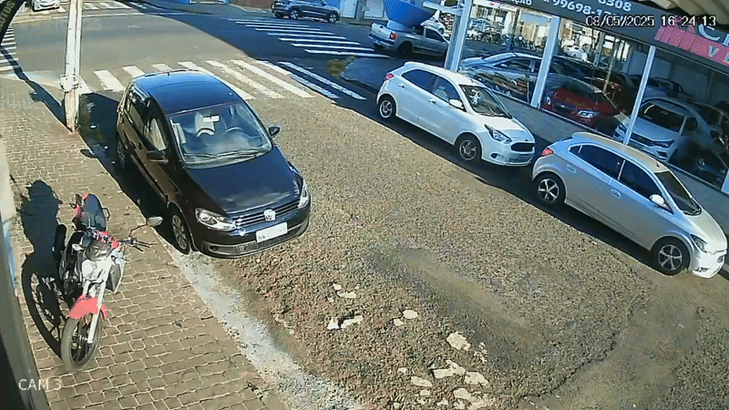 VÍDEO: Policial à paisana atira contra criminosos durante assalto em Uberlândia