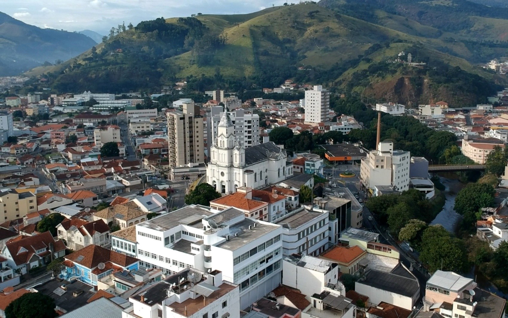 TJMG condena empresa a indenizar consumidor que encontrou corpo estranho em garrafa de refrigerante no Sul de MG