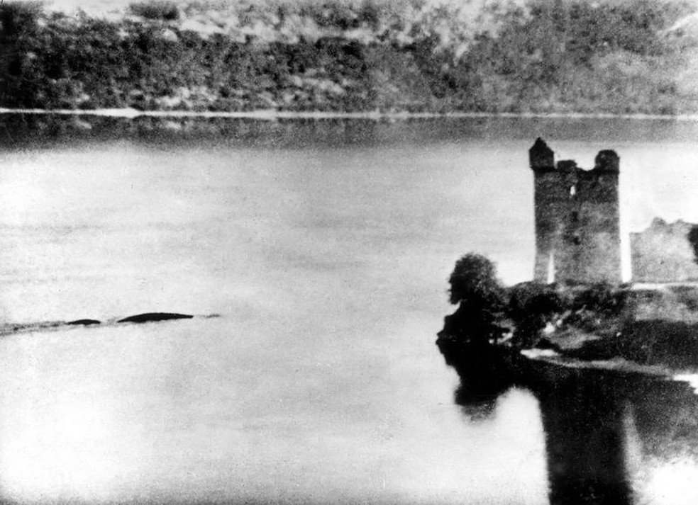 Fotografia de algo no lago em 1933 — Foto: GETTY IMAGES via BBC
