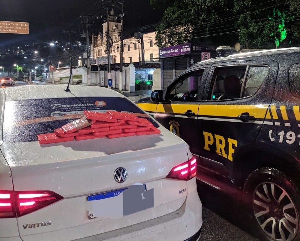 Jovem é preso com mais de 16 kg de cocaína na Rodovia Rio-Santos, em Angra dos Reis 