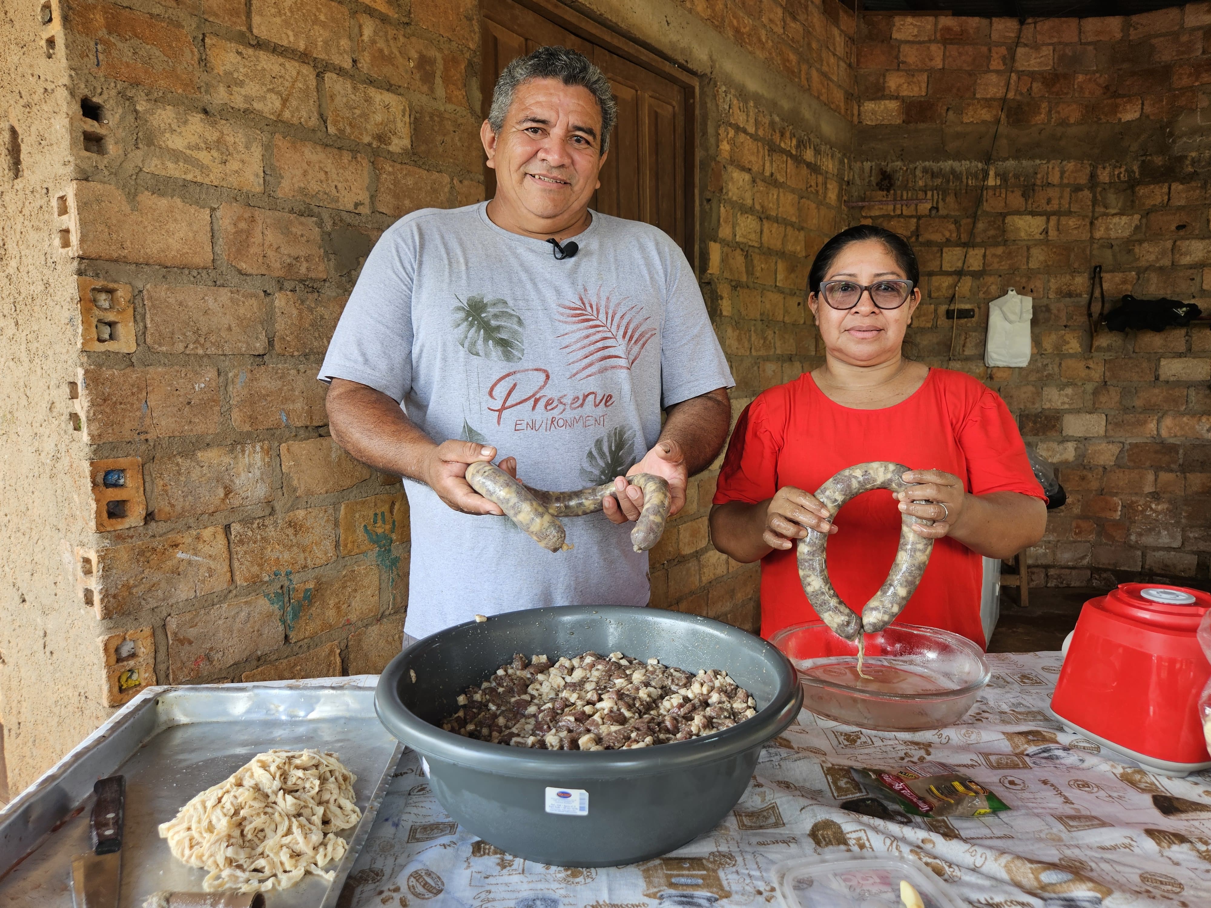 Casal transforma receita familiar de linguiça caseira em renda extra em RR: 'Não tem como copiar'