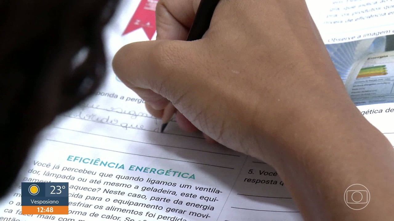 Prefeitura de BH abre concurso com 112 vagas para professores e salário de R$ 3,6 mil