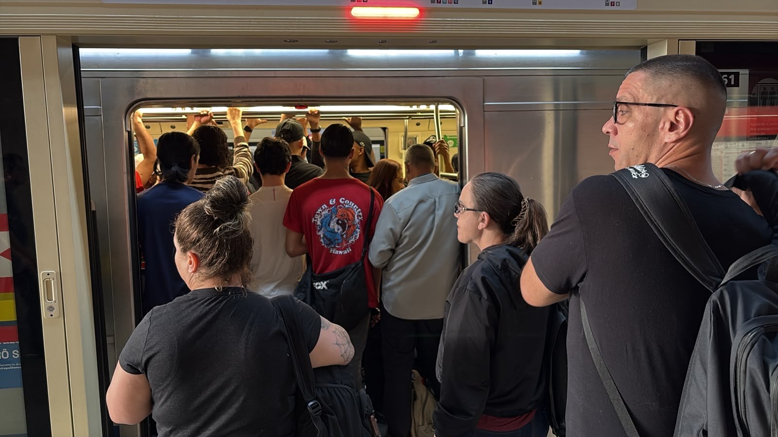 Linha 1-Azul do Metrô de SP opera com velocidade reduzida após interferência na via; Linha 5-Lilás também registra falha e aciona Paese