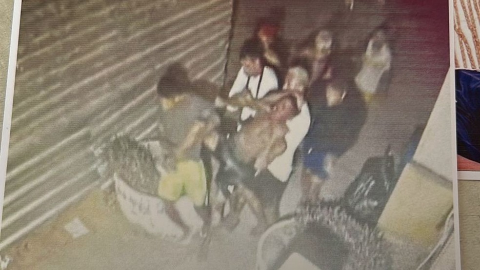 Turista desaparecido em Jericoacoara é visto por imagem de câmera sendo imobilizado por vários homens — Foto: Reprodução