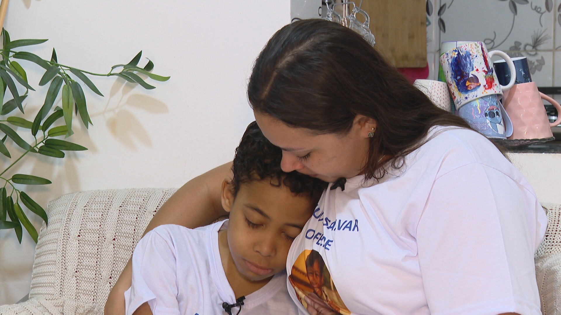 Família de menino de 13 anos luta na Justiça por medicação para doença rara que custa R$ 1 milhão por ano 