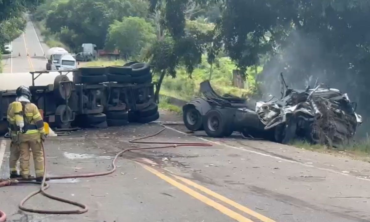 Rodovia no sul da Bahia é liberada 48h após acidente com carreta-tanque carregada com gás inflamável