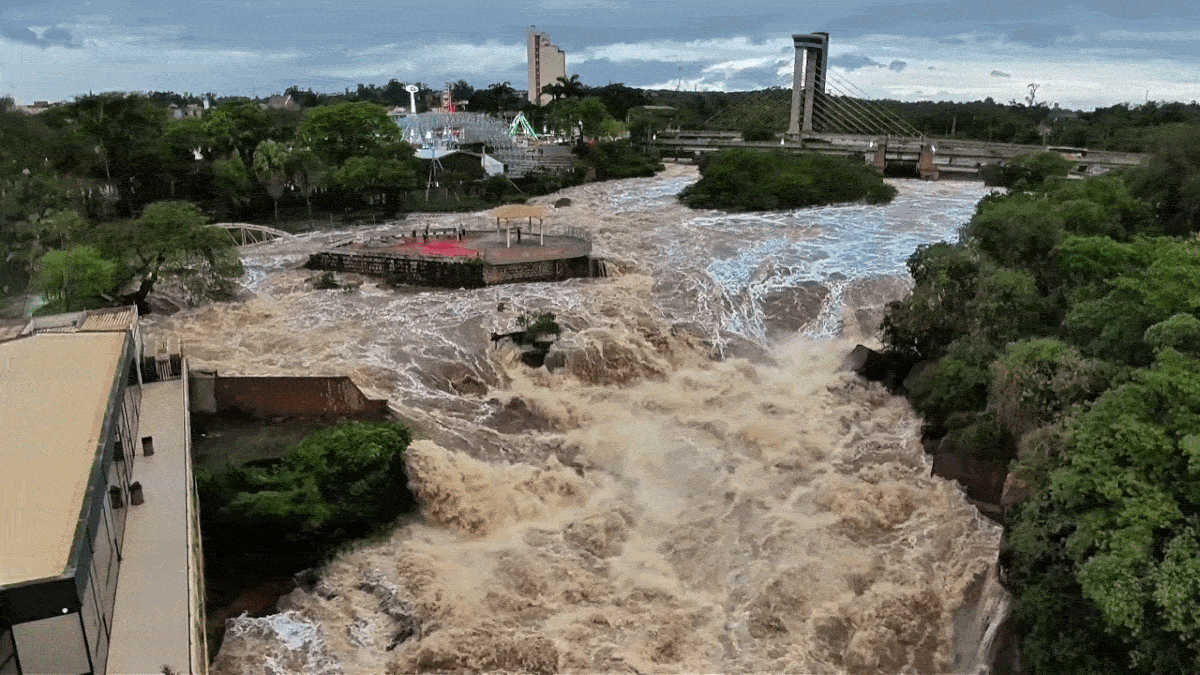 Rio Tietê fica cheio, carrega lixo e cidades registram pontos de alagamento nas regiões de Sorocaba e Jundiaí
