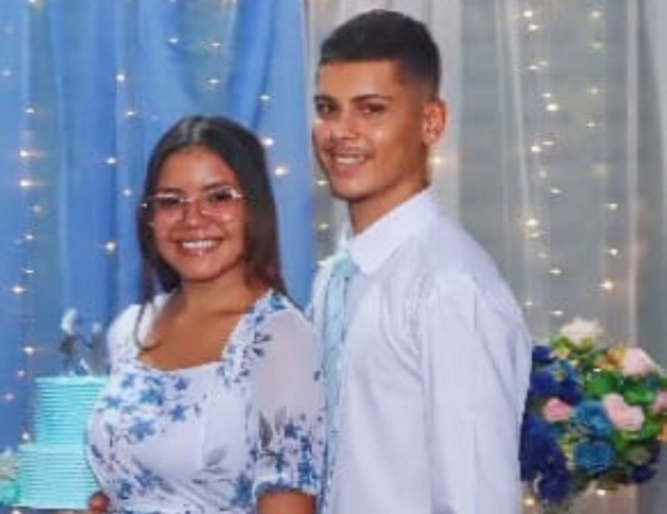 Casal de noivos morre em acidente entre motocicleta e carro na Bahia