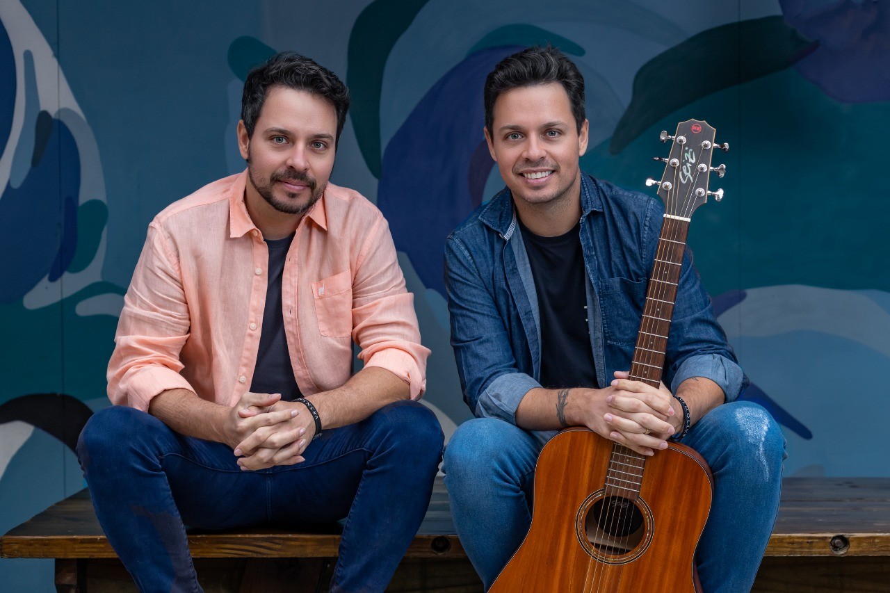 Dupla sertaneja Mateus e Cristiano faz show em festejo de Nossa Senhora das Graças em Manaus