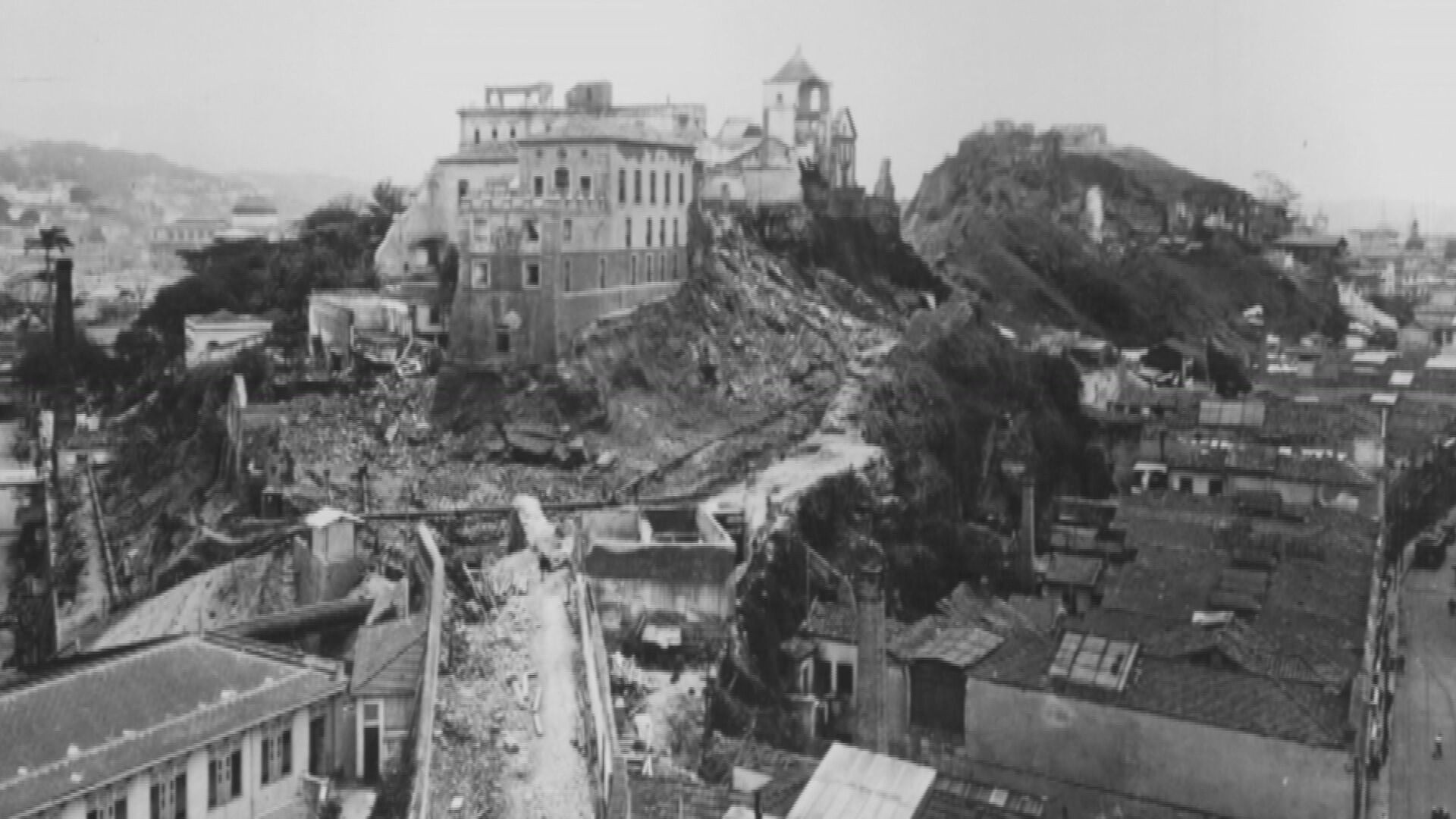 Rio apagou um morro inteiro para construir seu Centro.