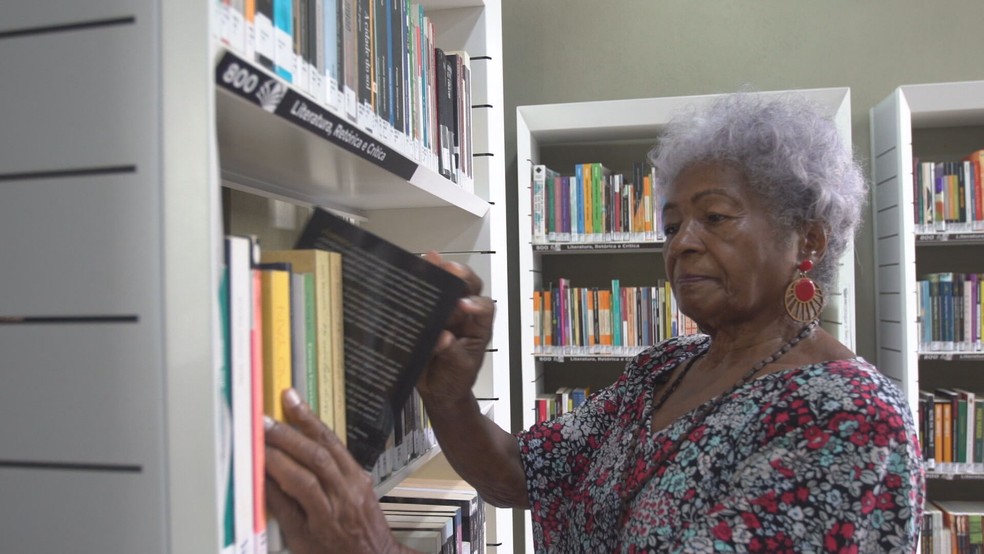Edna Pinheiro da Cunha Veiga venceu as dificuldades da vida para conquistar seu sonho de estudar. — Foto: Reprodução TV Globo
