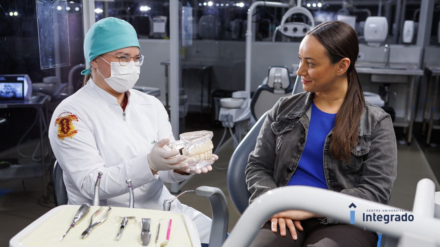 Receitas caseiras de clareamento dental podem causar danos à saúde bucal