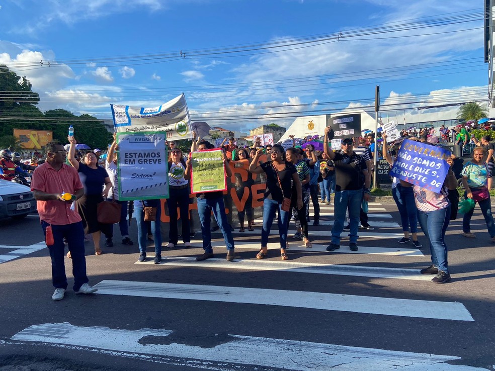 Professores reivindicam reajuste salarial de 25% no Amazonas.    — Foto: Patrick Marques, g1 AM