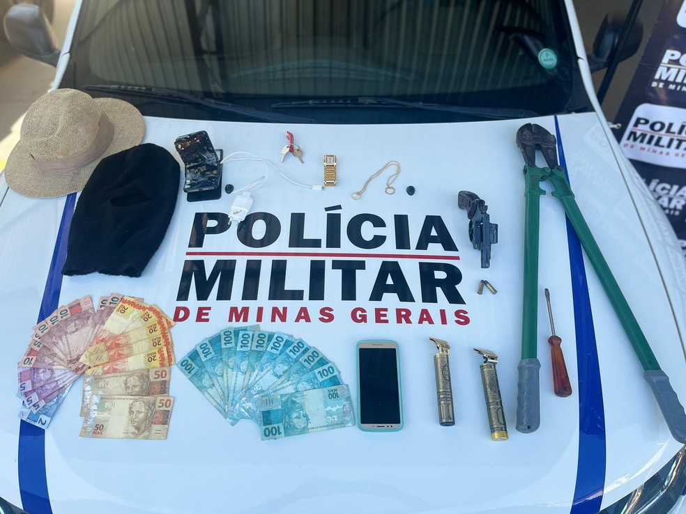 Material roubado foi recuperado — Foto: Polícia Militar/Divulgação