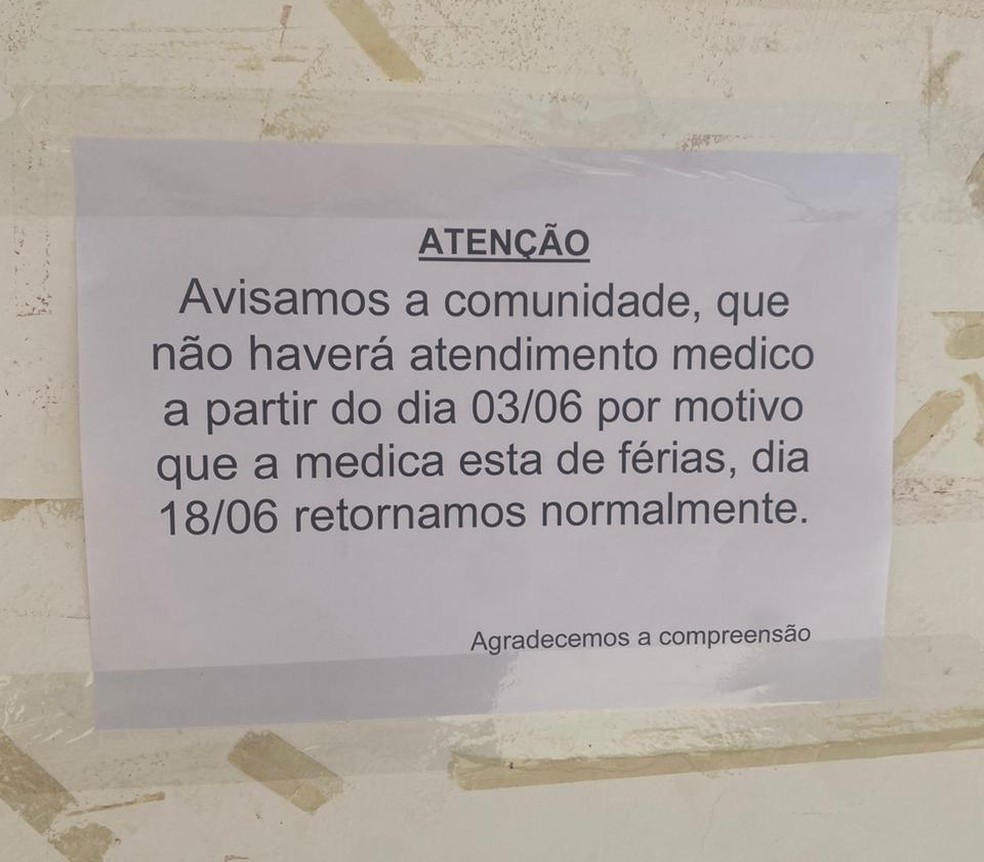 Cartaz informa sobre a suspensão dos atendimentos médicos na Vila Caquetá — Foto: Arquivo pessoal