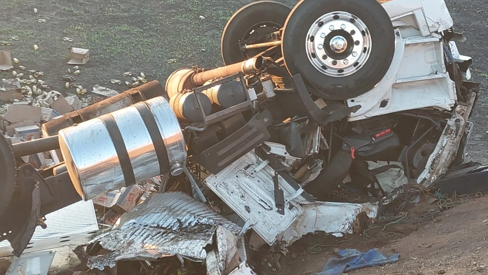 Caminhoneiro envolvido em acidente em rodovia de Jundiaí não resistiu aos ferimentos — Foto: Corpo de Bombeiros/Divulgação