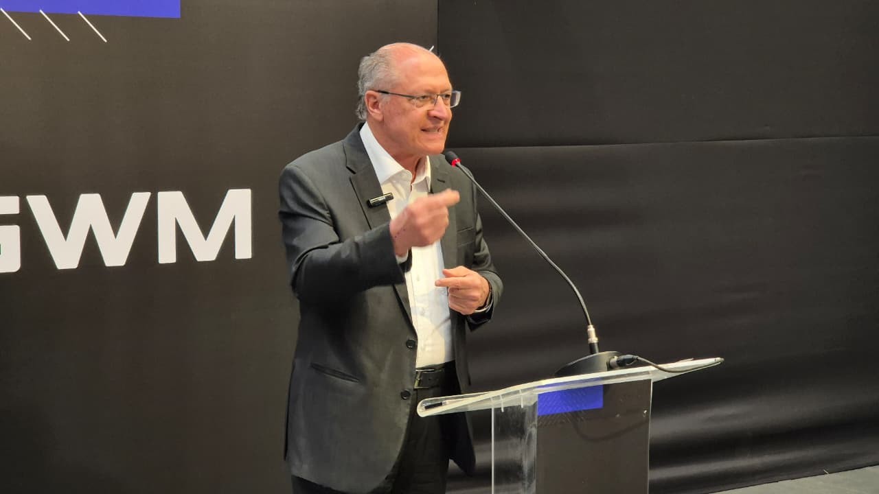 Em conversa com secretário de Trump, Alckmin diz que Brasil mantém disposição ao diálogo, mas avalia respostas a tarifaço