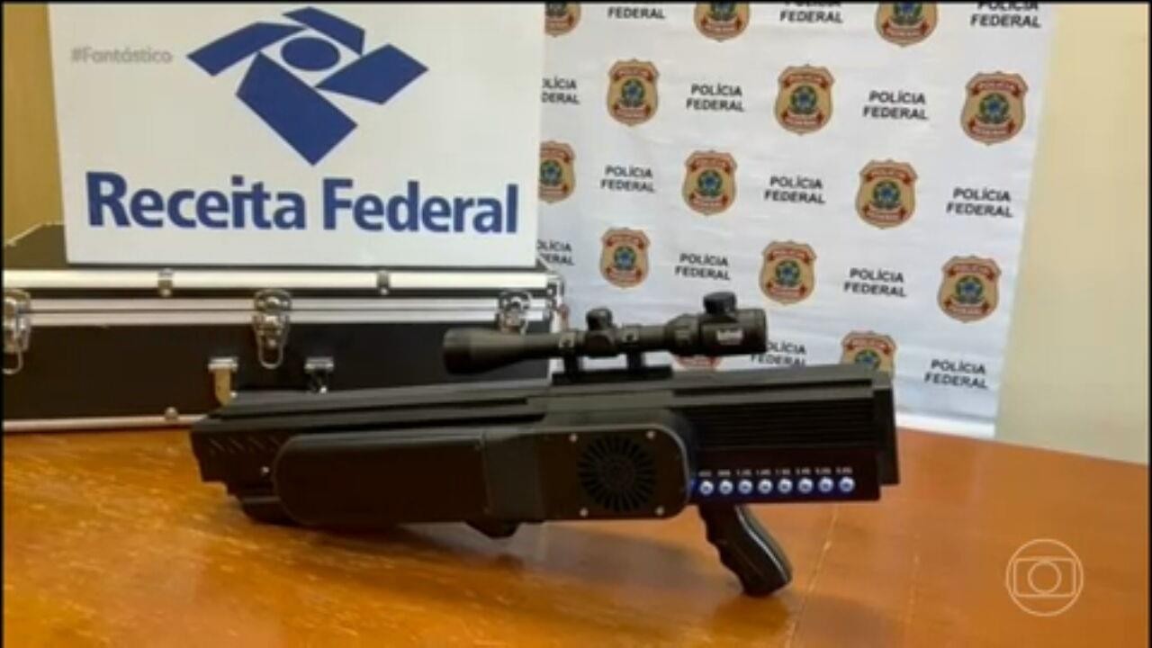 'Armas por Encomenda': Fuzis e Drones de Guerra Chegavam na Casa de Criminosos Com Códão de Rastreio; Entrenda Esquema