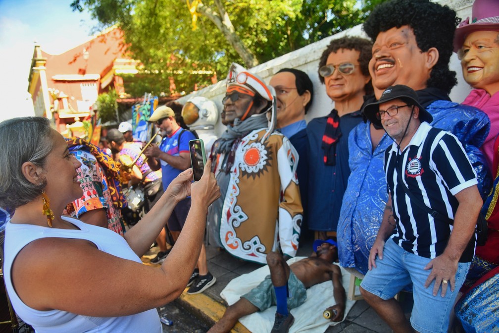 Encontro de bonecos gigantes em Olinda, nesta segunda (16) — Foto: Leo Caldas/g1