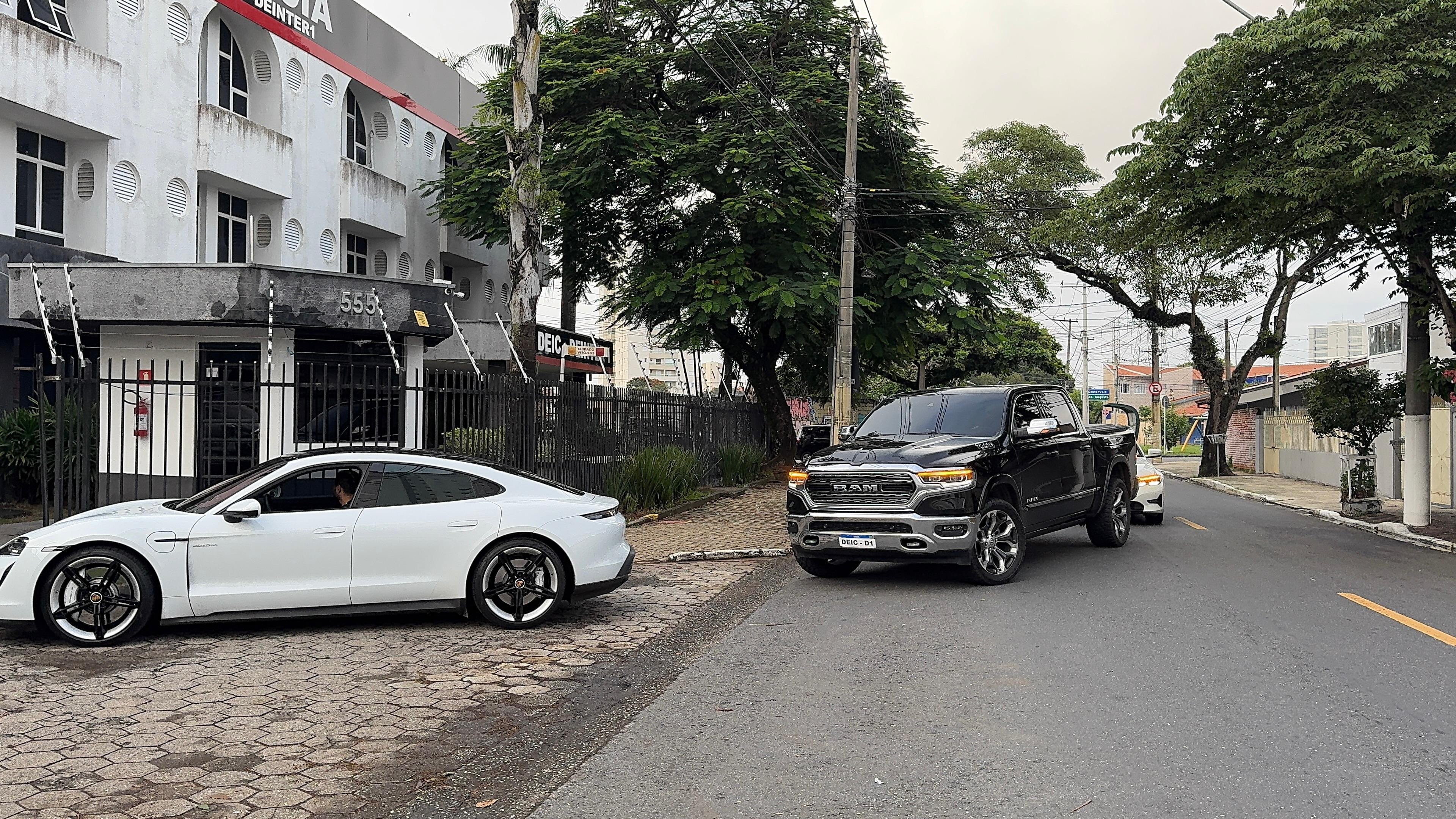 Operação apreende carros de luxo e bloqueia quase R$ 30 milhões em bens em São José dos Campos