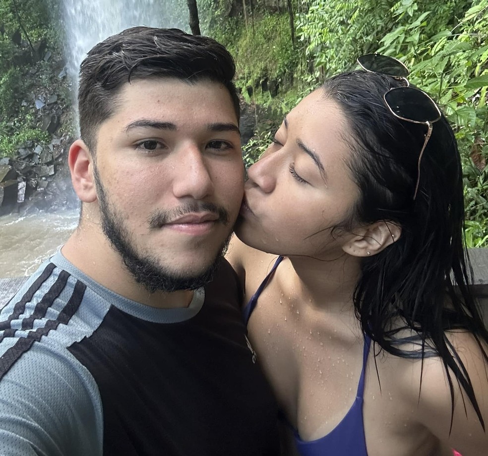 Ana Gomes, namorada de Lucas, assim como a família mantêm a esperança que o jovem se recupere totalmente — Foto: Arquivo pessoal