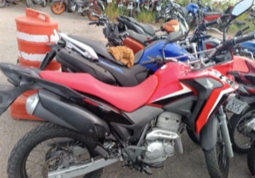 Homem denuncia desaparecimento de moto no pátio do DPT após apreensão em blitz na Bahia