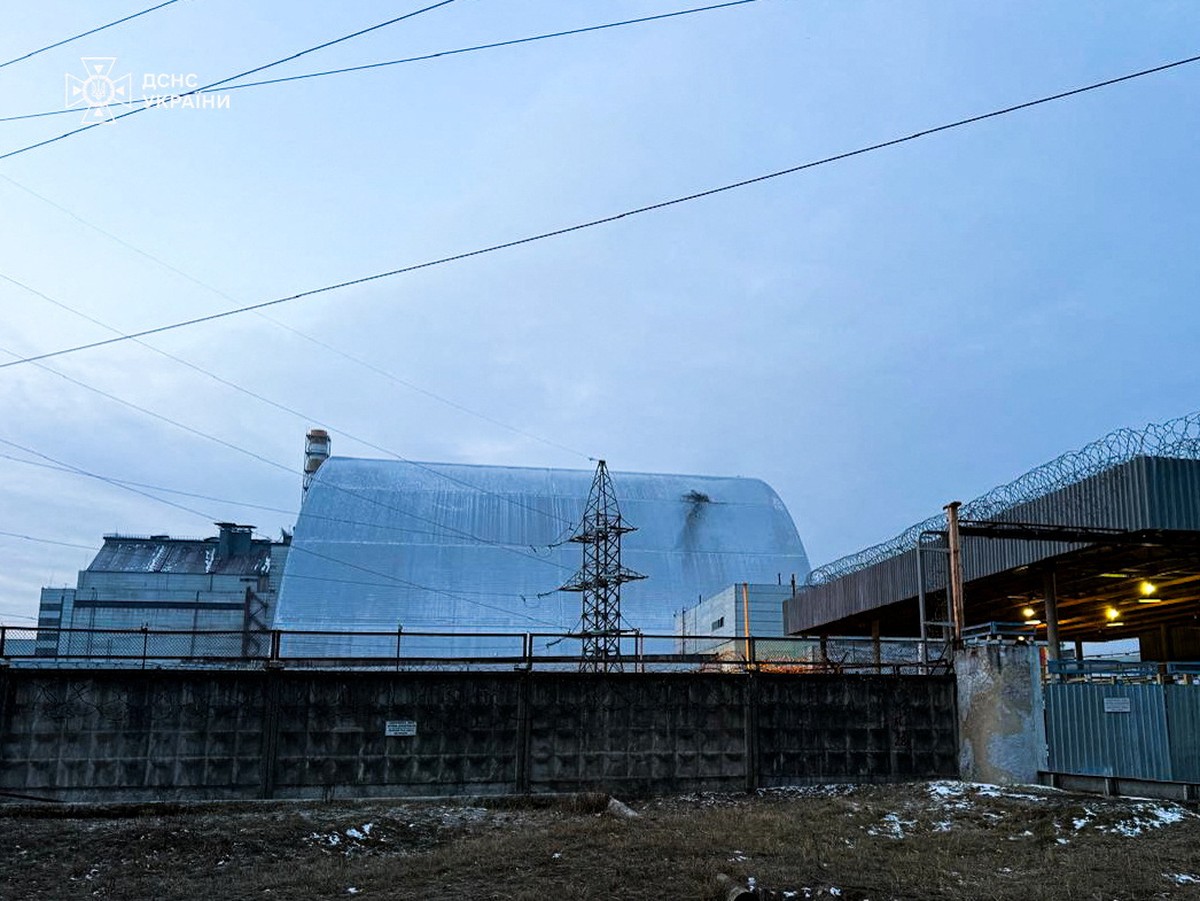 Abrigo de radiação da usina nuclear de Chornobyl é atingido em ataque russo, diz Zelensky