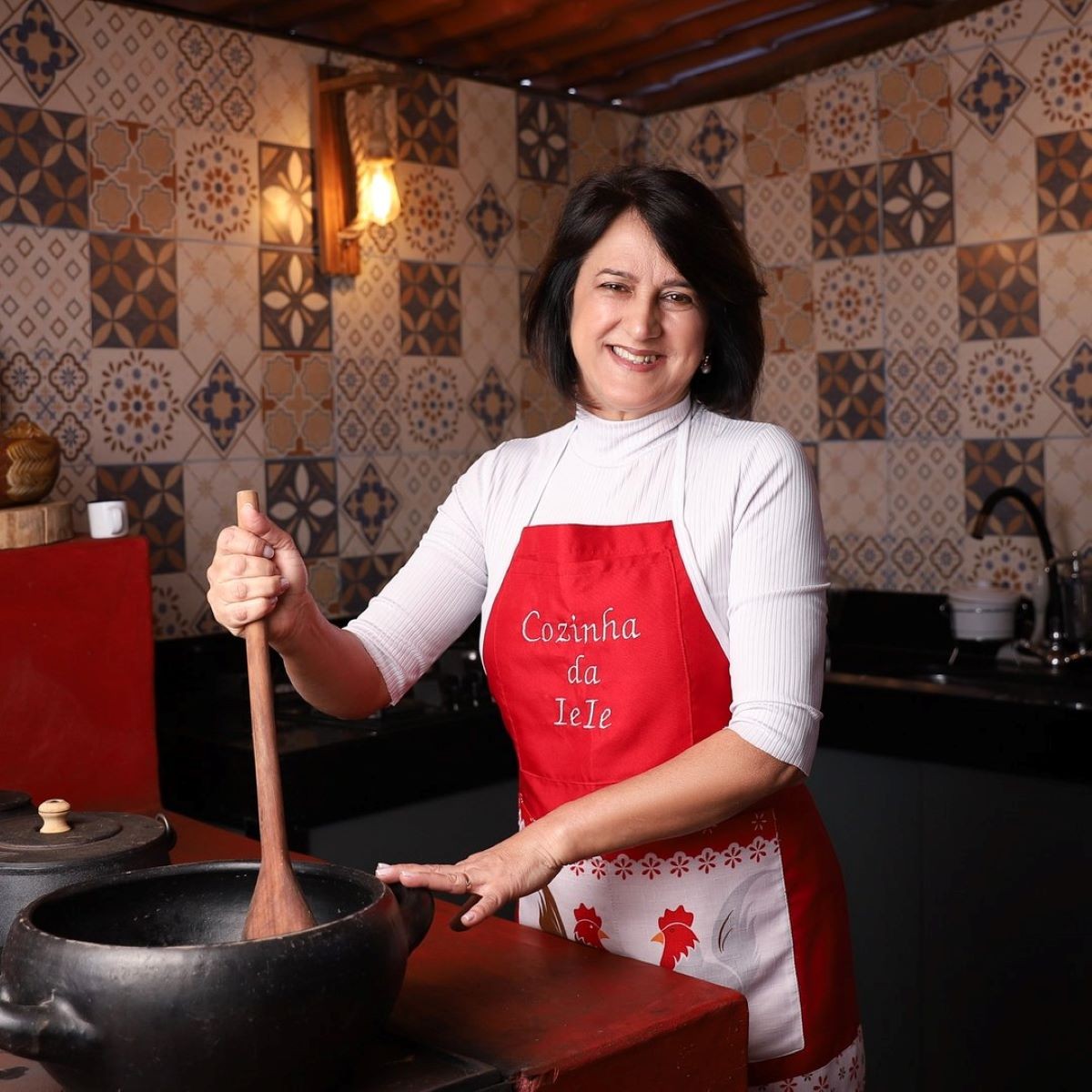 'Sabores, Sons e Memórias': Cozinheira resgata sabores da infância e leva receitas para a internet em Itapecerica 