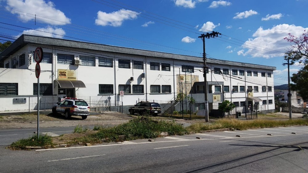 Homem ameaça matar a irmã na porta da delegacia por disputa de herança e acaba preso em MG