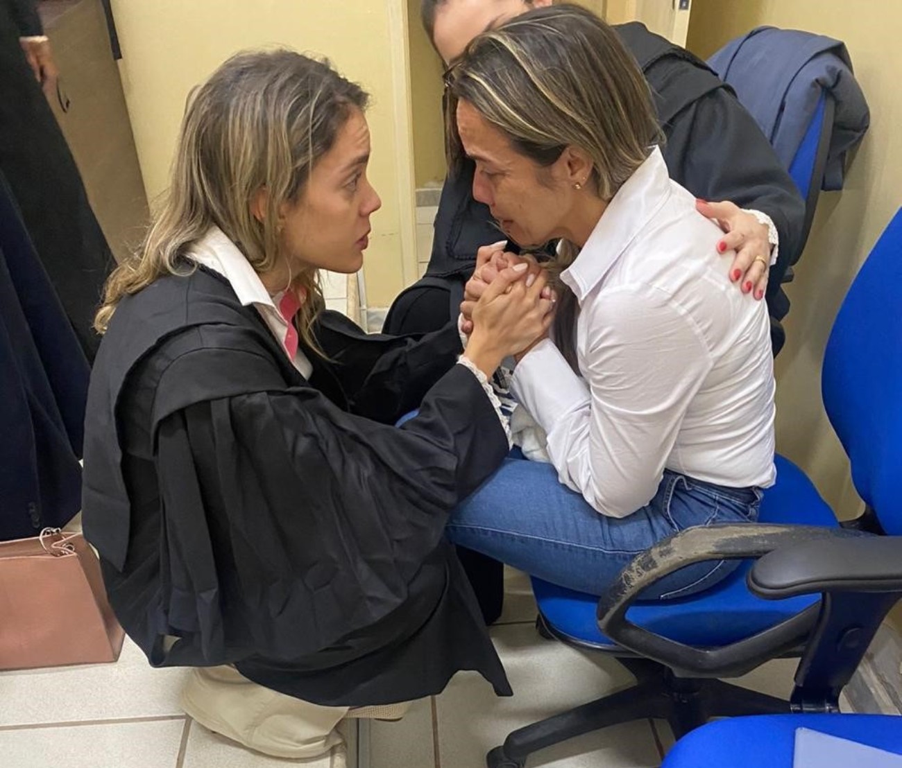 Jovem se torna advogada e defende mãe em julgamento 12 anos após acusação de homicídio na Bahia; mulher foi absolvida