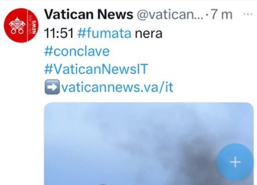 Publicação do Vaticano avisa sobre fumaça preta — Foto: Reprodução/Redes Sociais