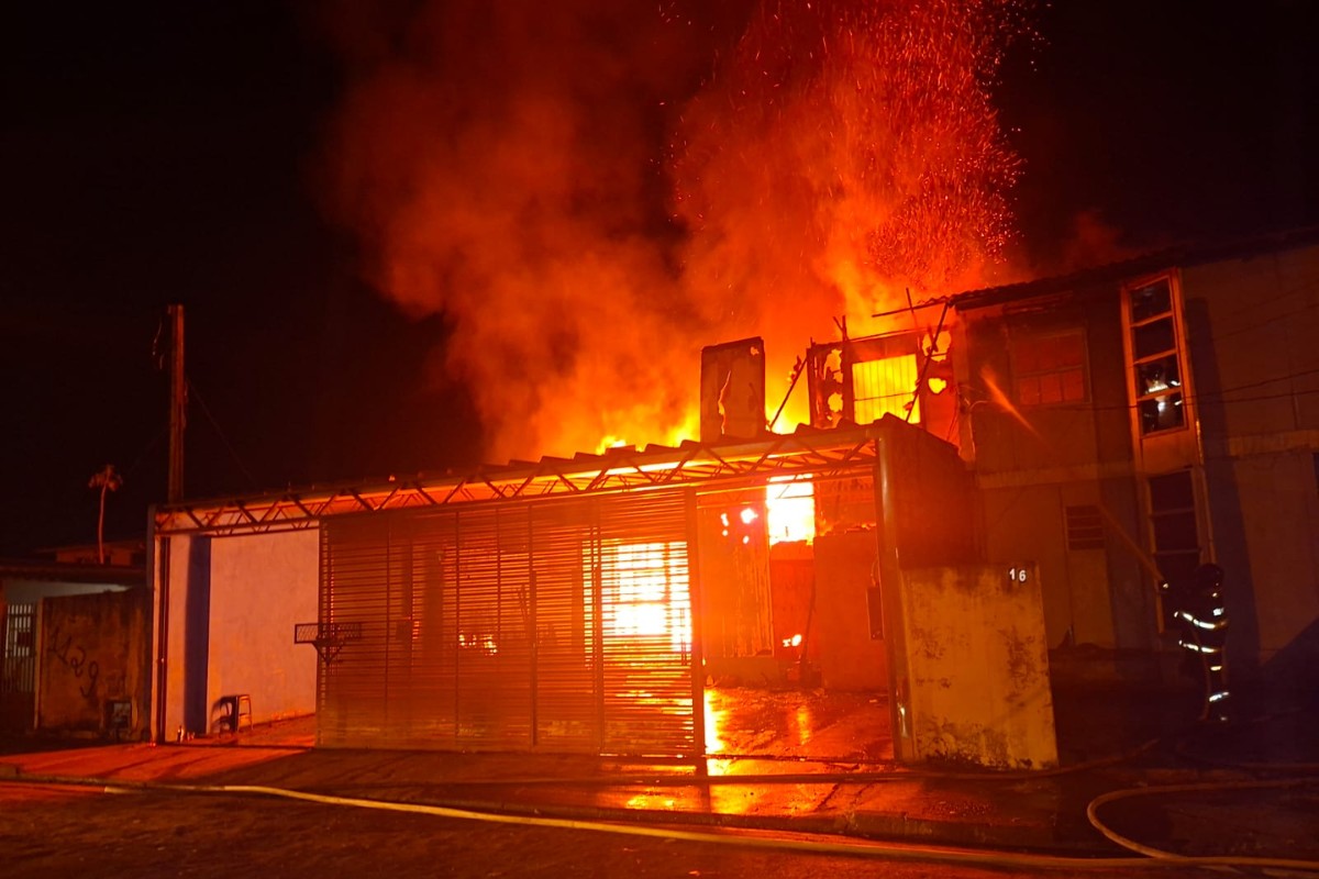 Homem suspeito de incendiar duas casas após agredir a ex-companheira e os filhos dela é preso no interior de SP